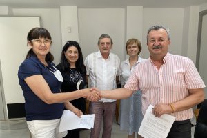 Firma del convenio para la inserción de personas con discapacidad.