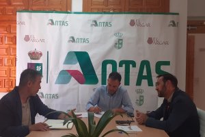 Antas firma el contrato para la elaboración del Plan Básico de Ordenación Municipal del municipio (PBOM).
