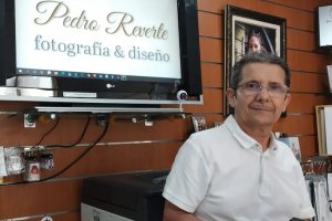 Pedro Reverte, en su estudio de la calle Alcalde Muñoz.