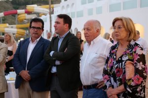 El diputado de Turismo, Fernando Giménez, participa en la apertura del Mojácar Playa Aquapark Hotel.