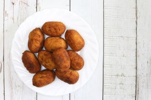 Comerse una croqueta le costó caro a una empleada de Carrefour.