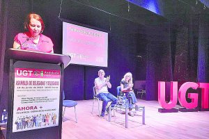 Carmen Vidal en la asamblea consultiva celebrada por la UGT en Almería.