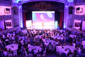 Actuación Leo Harlem