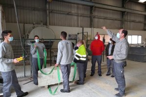 Alumnado y un docente de una edición anterior del itinerario formativo de operaciones auxiliares.