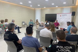 Reunión con los vecinos y comerciantes de Nueva Andalucía