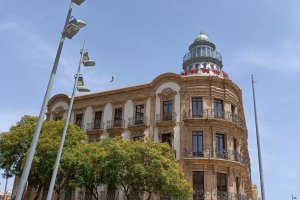Una imagen de la \'cometa espanta gaviotas\' que vuela sobre Las Mariposas