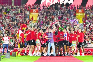 Una plantilla que ha aumentado su valor celebrando el ascenso con El Assy.