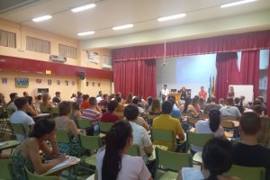 Opositores al Cuerpo de Maestros, ayer en una de las sedes de Almería.