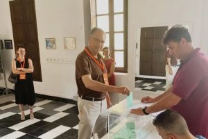 Vicente García votando en Vélez Rubio.