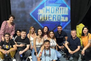 Alumnado de la EISO y Luis Serrano, director de la escuela, en el plató de El Hormiguero.