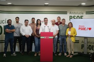 Juan Antonio Lorenzo junto a los miembros de la candidatura socialista