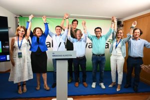 Los populares celebran la victoria.