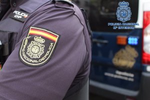 La Policía Nacional interrogó a la dueña del can.