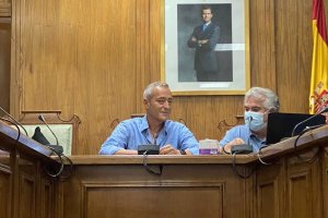 Francisco Giménez en la sesión en la que se ha dado cuenta de su renuncia como concejal y alcalde de Dalías.