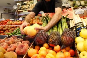 Los altos precios están retrayendo en las últimas semanas las ventas de frutas