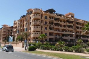 Edificio con 82 apartamentos a la venta en la Avenida de Almerimar.