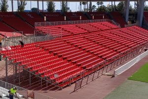 Los fondos pegados al césped no se quitarán hasta la Fase 2.