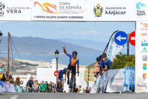 Mójacar tiene gran protagonismo en la carrera ciclista.