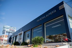 Las instalaciones de Peugeot en Almería.