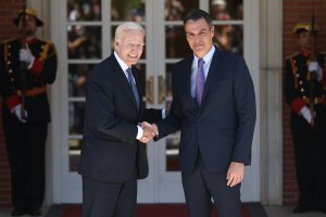 Joe Biden ha sido recibido en Moncloa por Pedro Sánchez