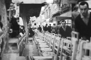 El Paseo, lleno de sillas en un día de procesión. Allí acudían los mercaderes ambulantes, los soldados del campamento, la gente de los pueblos...