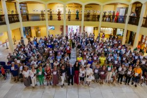 Foto de familia en el interior del Castillo de Santa Ana.