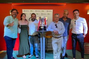 Ejecutiva Club de Marketing junto a César Hernando.