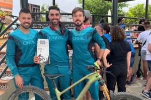 De izquierda a derecha: Antonio Lázaro, Juan Luis Morales y Carlos Lázaro.