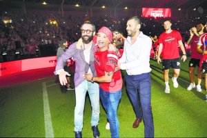 El Assy, Gonçalves y Yilmaz en la fiesta del ascenso. Ya planifican la temporada.