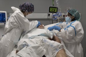 Ya no hay provincias andaluzas sin pacientes en la UCI por covid-19.