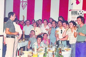 El himno sonando en Catalunya cuando la Peña de San Feliú recibía a los directivos.