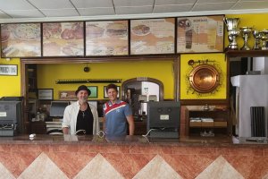 José Bonillo y Fede Ferrón en la actual Pizzería Fergo.