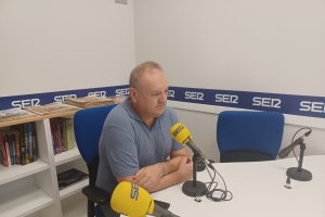 El alcalde cuevano, Antonio Fernández, días atrás durante una entrevista en SER Levante.