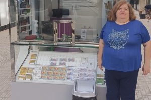 Belén Limonchi Fernández, vendedora del kiosco de la Calle Pasaje del Libro de Adra.