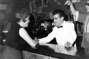 A la sala de fiestas Hoango, del Zapillo, vinieron los primeros  artistas travestidos.