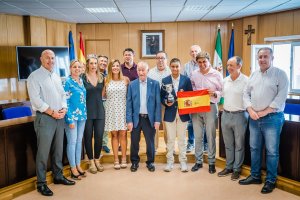 Un campeón en el Ayuntamiento de Roquetas.