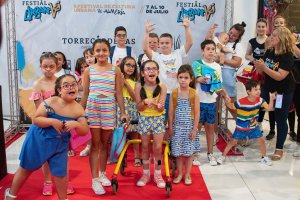 Algunos de los niños que han participado en el desfile.
