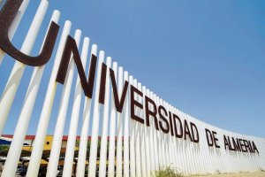 La UAL homenajeó a Azcona y Gutiérrez Aragón.