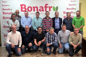 Representantes de UNICA y Bonafrú tras la firma del acuerdo de incorporación