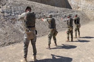 Ejercicios con arma corta de la VII Bandera Valenzuela