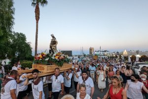 La Virgen del Carmen volvió a salir en romería por las calles de Aguadulce hasta el Puerto.