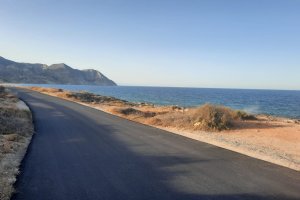 Nuevo asfaltado de la carretera de El Algarrobico en Carboneras.