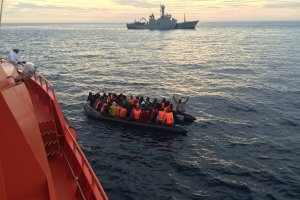 Una patera rescatada en Alborán, en una imagen de archivo.