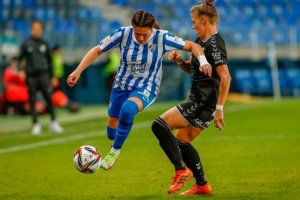 Lorena Herrera, calidad y jerarquía para el centro del campo del Almería Femenino.