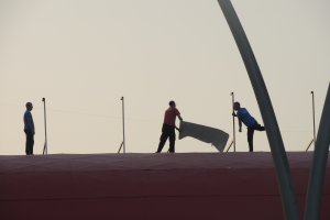 Los operarios trabajando este sábado a primera hora.