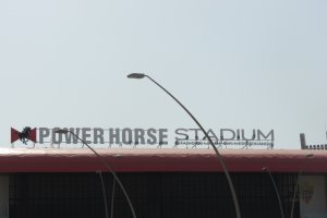 El letrero del Power Horse Stadium ya se ha colocado.