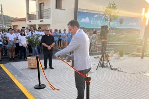 El alcalde Antuso, Pedro Ridao fue el encargado de inaugurar este nuevo espacio para los vecinos de Aljáriz.