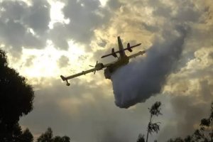 Imagen de archivo de los trabajos de extinción de un incendio en Almería.