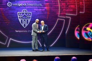 Mohamed El Assy y Javier Tebas en la Gala de la Liga.