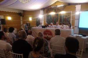 Mesa redonda para hablar del futuro del transporte mercantil y el Corredor Mediterráneo.